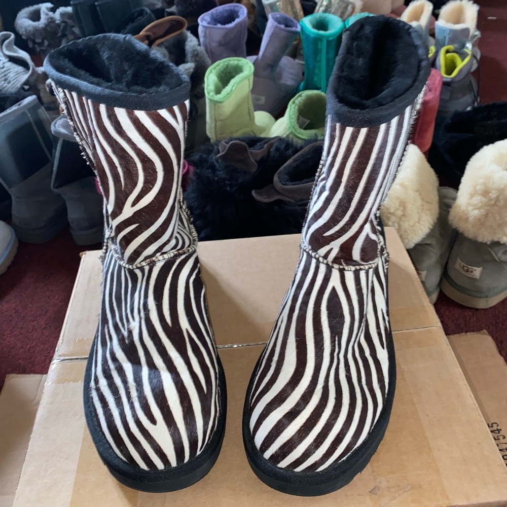 Size 9 Zebra Uggs